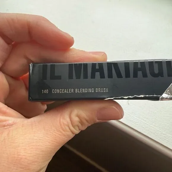 IL MAKIAGE concealer blending Makeup Brush NWT - Picture 2 of 5